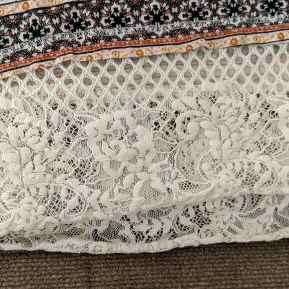 Patterned top - Picture 3 of 3